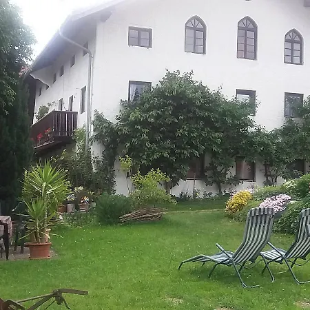 Ferienwohnung Guggenhuber Annemarie * Pittenhart
