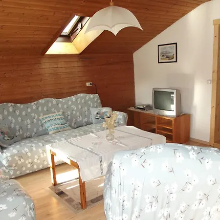 Ferienwohnung Guggenhuber Annemarie * Pittenhart
